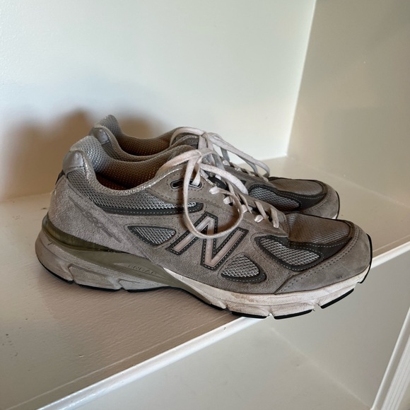 New Balance Sneakers 990v4 - Men 8.5/ Women 10 - Picture 1 of 6